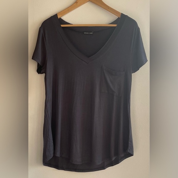 Mind Code Black v-Neck Short Sleeve Top With Pocket in Front Size Large NWOT - Picture 1 of 7
